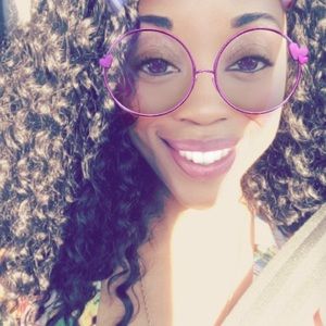 Meet your Posher, Khara